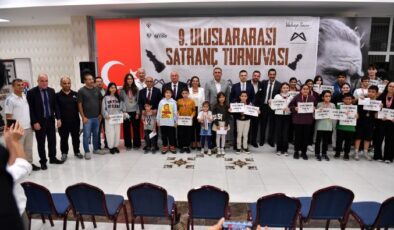 ‘9. Uluslararası Satranç Turnuvası’nda sporculara ödülleri verildi