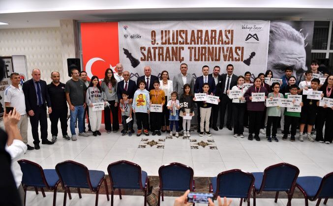‘9. Uluslararası Satranç Turnuvası’nda sporculara ödülleri verildi