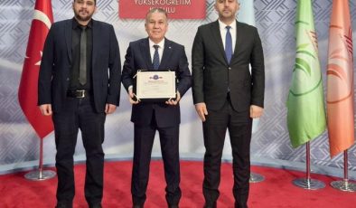 Mersin Üniversitesinden gururlandıran başarı: 10 bayrak alarak Türkiye üçüncüsü olduk