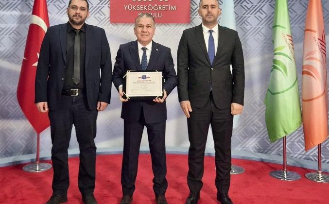 Mersin Üniversitesinden gururlandıran başarı: 10 bayrak alarak Türkiye üçüncüsü olduk