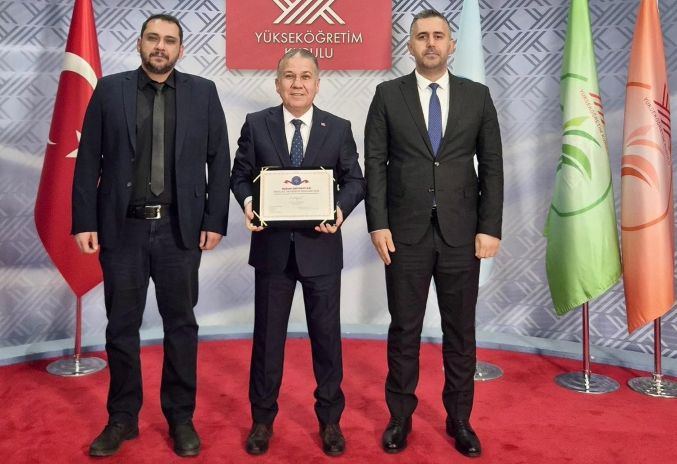 Mersin Üniversitesinden gururlandıran başarı: 10 bayrak alarak Türkiye üçüncüsü olduk