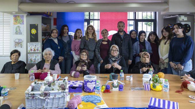 Alzheimer Hastalarına sanatla terapi