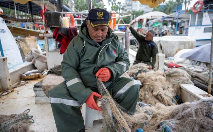 Büyükşehir’in balıkçılara desteği devam ediyor