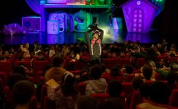 Şehir Tiyatrosu’nun ‘Bisküvi Adam’ oyunu minik seyircisiyle buluştu