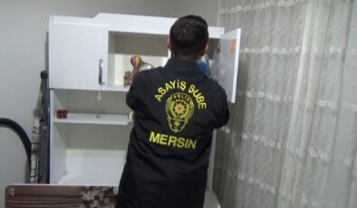 Mersin Polisi, dolandırıcı “polisleri” derin dondurucuda sakladıkları 85 bin euro ile birlikte yakaladı
