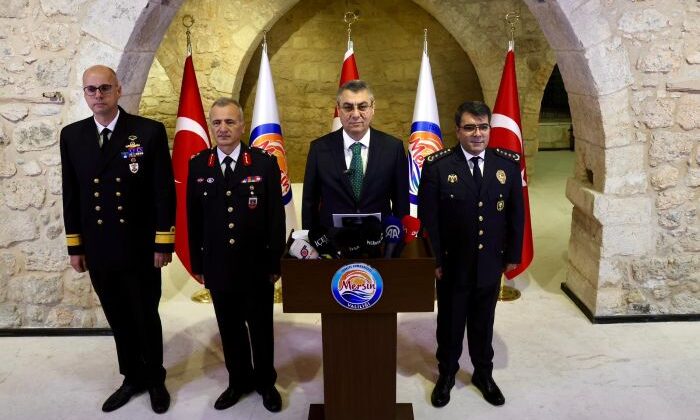 Gazetecilerle bir araya gelen Vali Toros; Asayişte 2025 yılının ilk 11 ayına ilişkin başarıları anlattı