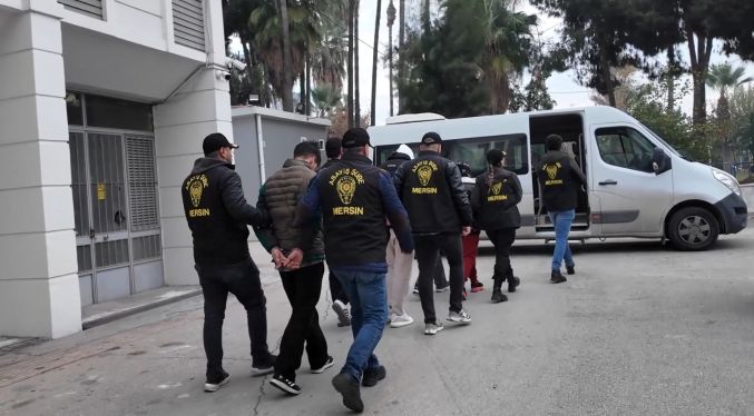 Mersin’de fuhuş çetesine operasyon: 4 gözaltı