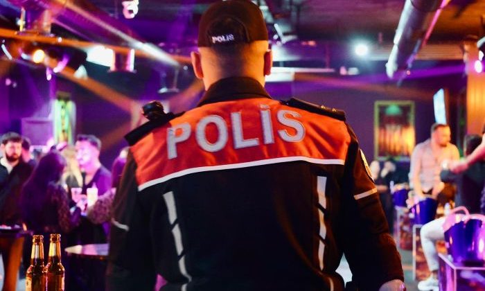 Mersin Polisi, günübirlik ev ve eğlence mekânlarına denetledi