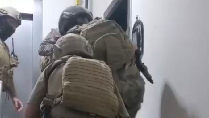 Mersin’de iş inşalarından haraç isteyen suç örgütüne operasyon; 8 kişi tutuklandı