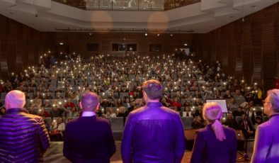 Mezitli Belediyesi Kültür Merkezi her akşam sanatla dolup taşıyor