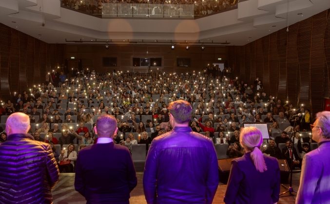 Mezitli Belediyesi Kültür Merkezi her akşam sanatla dolup taşıyor