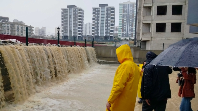 Tarsus’ta şiddetli yağışlara karşı tam saha müdahale