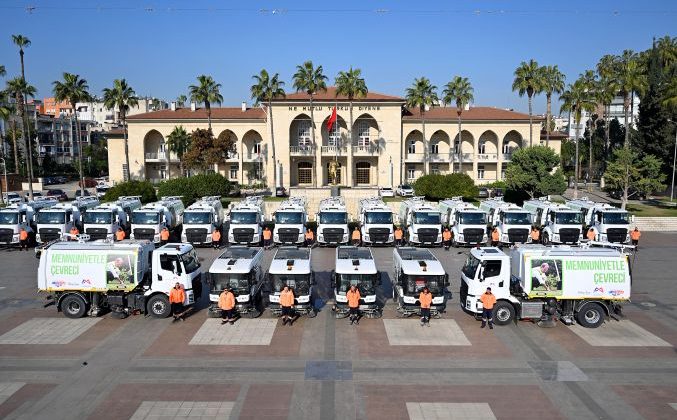 Büyükşehir’in Temizlik Araç Filosu’na 22 büyük yol süpürme aracı eklendi