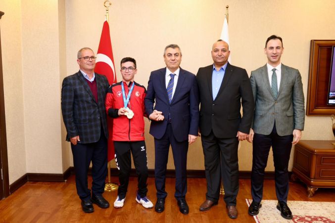 Vali Toros, Taekwando’da Avrupa Şampiyonu Mahmut Arda Doğan’ı tebrik etti