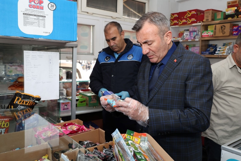 Akdeniz Zabıtasından sağlıksız ürün satan kantine ceza