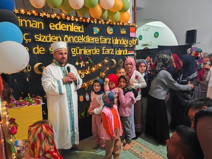 Anamur’da Teravih Namazı çocuklar için bayram yerine döndü