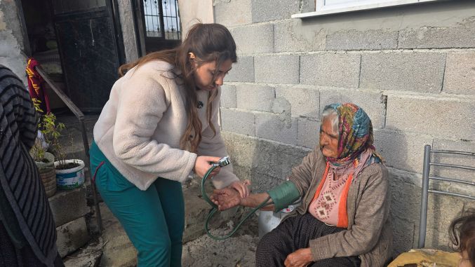 Tarsus Belediyesi kapı kapı gönül köprüsü kuruyor