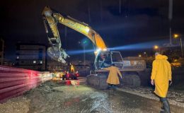 Tarsus Belediyesi yoğun yağışa karşı gece boyunca sahadaydı