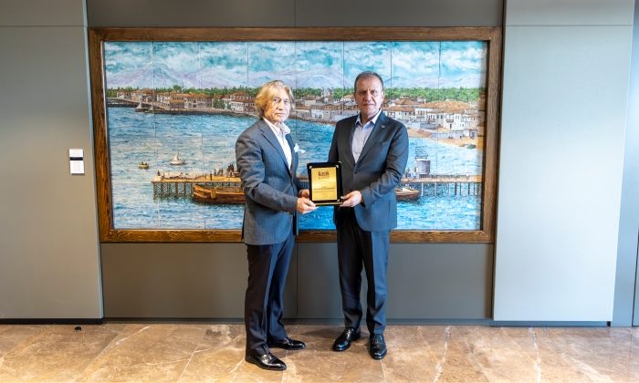 Başkan Seçer’e “EMITT 2026 En Başarılı Ekip Çalışması” plaketi verildi