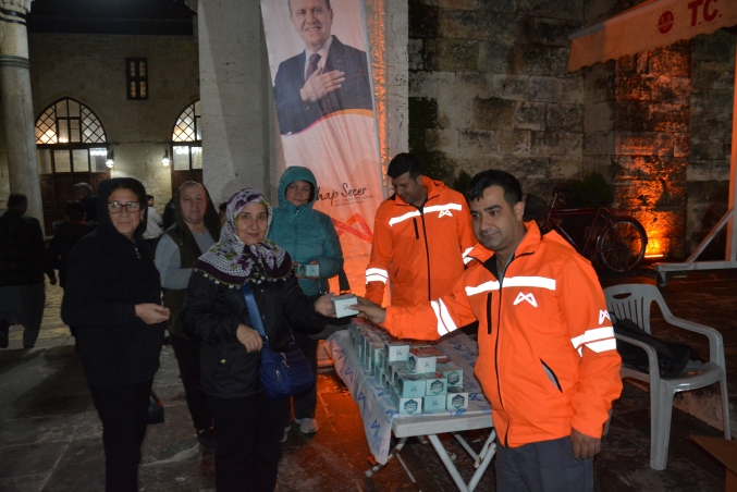 Büyükşehir Berat Kandili’nde 15 bin Kandil Simidi dağıttı