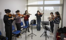 Büyükşehir’in ücretsiz Enstrüman Kurslarında yetenekler keşfediliyor