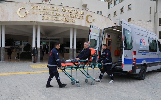 Büyükşehir Belediyesi, ücretsiz hasta nakil ambulansı hizmeti vermeye devam ediyor