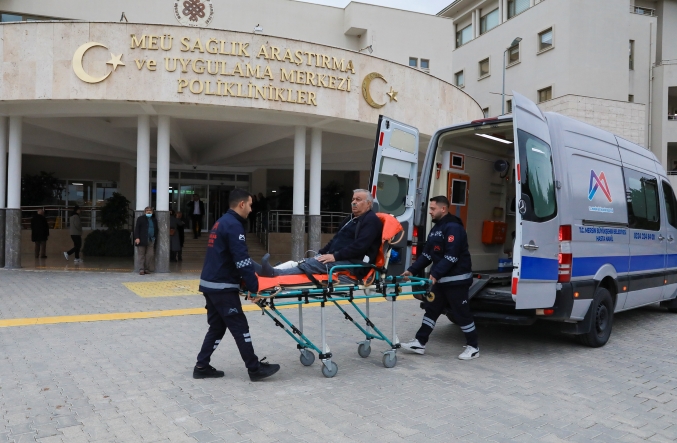 Büyükşehir Belediyesi, ücretsiz hasta nakil ambulansı hizmeti vermeye devam ediyor