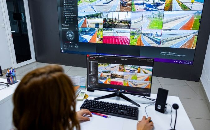 Sahil bandını 20 kamera ile anlık olarak izliyor