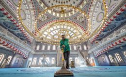 Büyükşehir’den Ramazan Ayı öncesinde 13 ilçede ibadethanelerin temizliğinde yoğun mesai