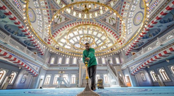Büyükşehir’den Ramazan Ayı öncesinde 13 ilçede ibadethanelerin temizliğinde yoğun mesai