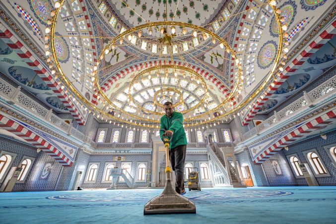 Büyükşehir’den Ramazan Ayı öncesinde 13 ilçede ibadethanelerin temizliğinde yoğun mesai