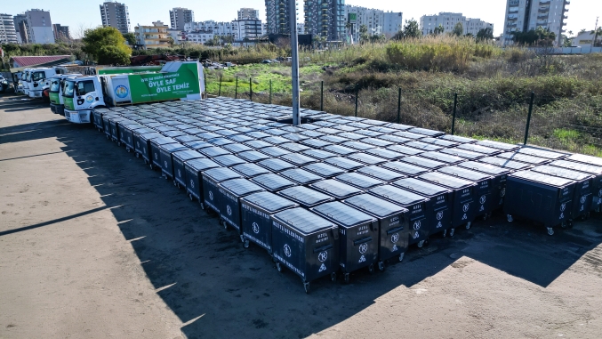 Mezitli’de çöp konteynerlerine bakım seferberliği