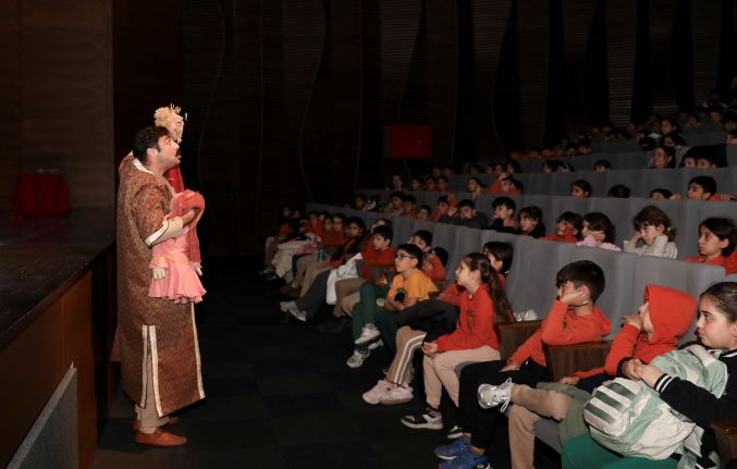 Şehir Tiyatrosu ‘Bilge Hekim Lokman’ Oyunu, binlerce genç seyirciye ulaştı