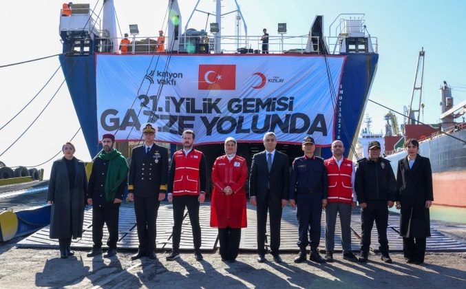 Vali Atilla Toros, 21’inci İyilik Gemisi’nin uğurlama programına katıldı