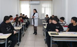 Büyükşehir’in Kurs Merkezlerinde, öğrenciler deneme sınavlarıyla YKS ve LGS’ye hazırlanıyor