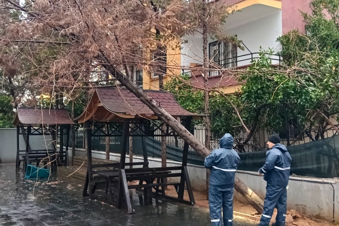 Yenişehir Belediyesi fırtınaya karşı seferber oldu!