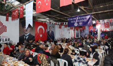 Akdeniz’de yüzlerce vatandaşın katılımıyla ilk iftar yapıldı