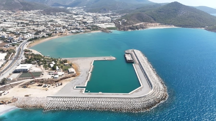 Ali Kıratlı: Mersin’e bir hizmetiniz yok! Yapılanı eleştirmeyin!