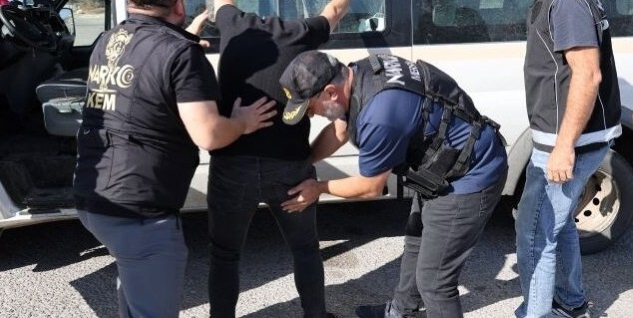 Mersin’de uyuşturucu tacirlerine geçit yok: 212 şahıs yakalandı 35’i tutuklandı