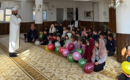 Anamur’da çocuklar camide buluştu: Milli ve manevi değerler yerinde öğreniliyor