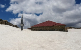 Anamur’un Zirvesinde 7 Asırlık Mühür: Kaşpazarı Yaylası Camii zamana meydan okuyor