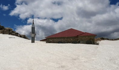 Anamur’un Zirvesinde 7 Asırlık Mühür: Kaşpazarı Yaylası Camii zamana meydan okuyor