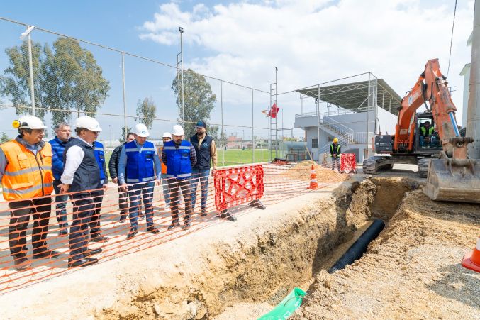 Başkan Seçer, Akdeniz İlçesi kanalizasyon hattı yapım çalışmalarını yerinde inceledi
