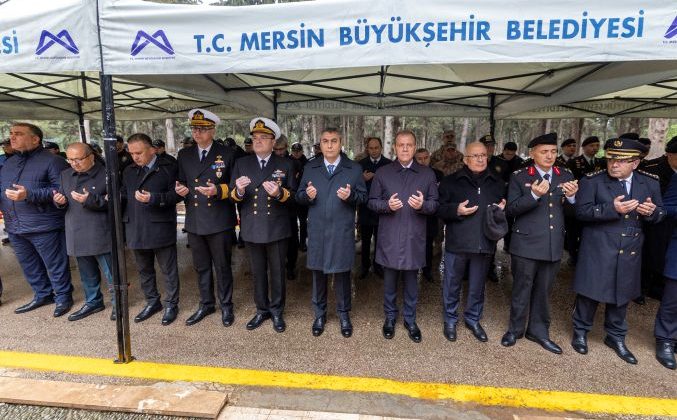 Başkan Seçer, Bayram arifesinde şehitliği ziyaret etti ve kent protokolü ile bayramlaştı