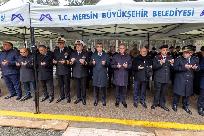 Başkan Seçer, Bayram arifesinde şehitliği ziyaret etti ve kent protokolü ile bayramlaştı