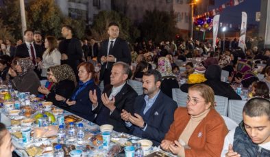 Akdeniz halkı ile buluşan Başkan Seçer: Bu sofralar milletin sofrası