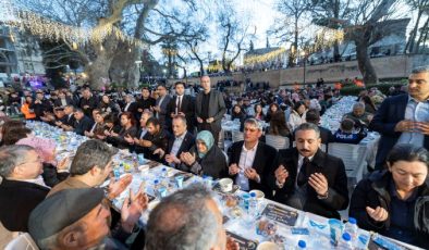 Başkan Seçer ve Meral Seçer Mut halkıyla iftar sofrasında buluştu