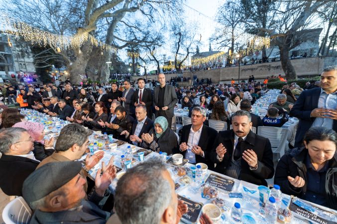 Başkan Seçer ve Meral Seçer Mut halkıyla iftar sofrasında buluştu