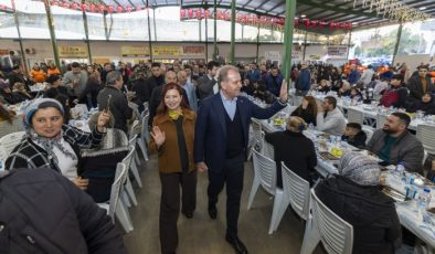Başkan Seçer ve Meral Seçer Tarsuslularla iftar sofrasında buluştu