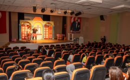 Çocuklar Tiyatro’dan Kütüphane’ye uzanan güzel bir gün geçirdi